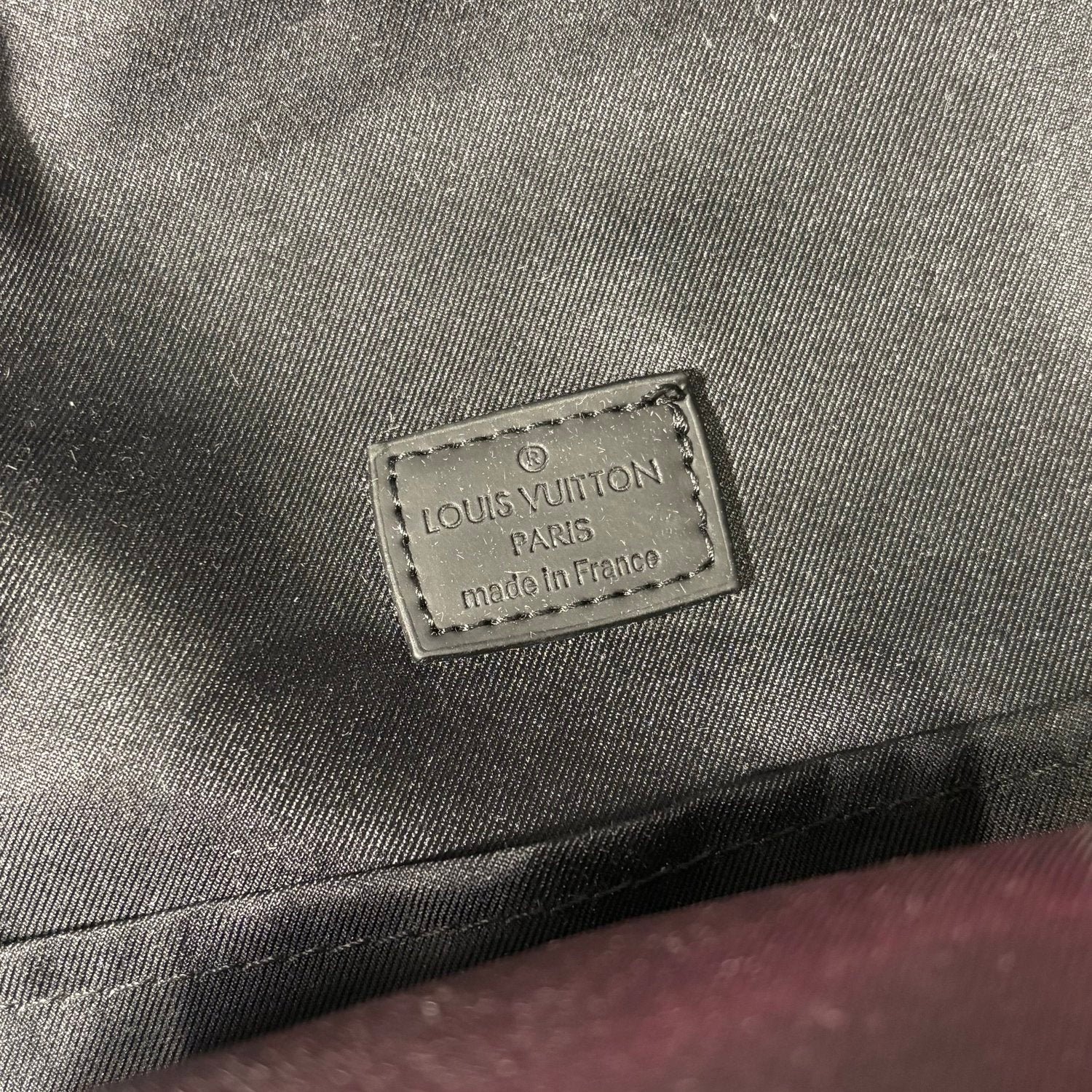 LV AVENUE SLING BAG - Image 2
