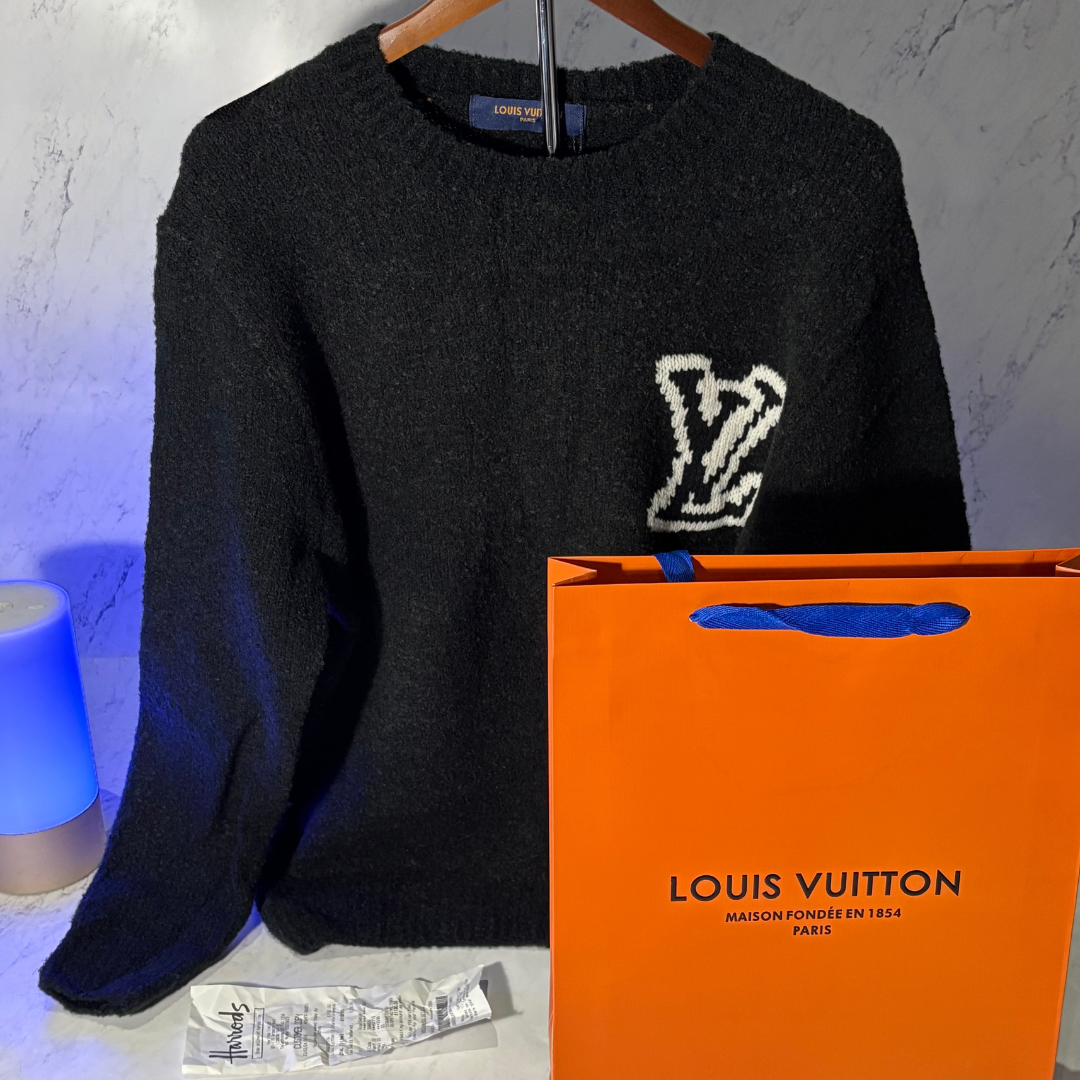 LV LOGO SWEATER (SIZE XS-XL)