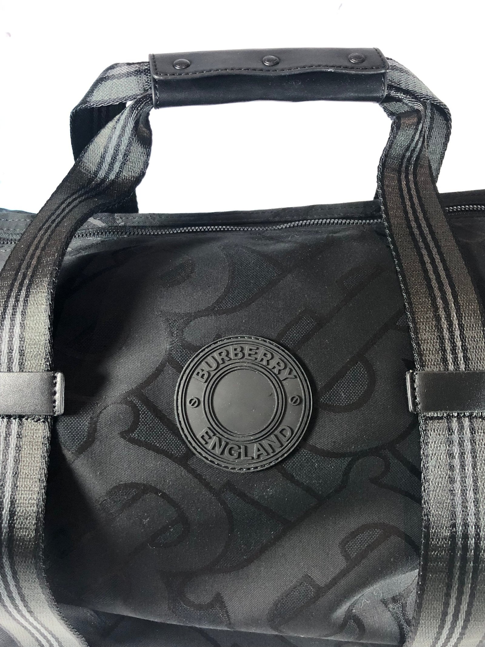 BURBERRY DUFFLE BAG - Image 5