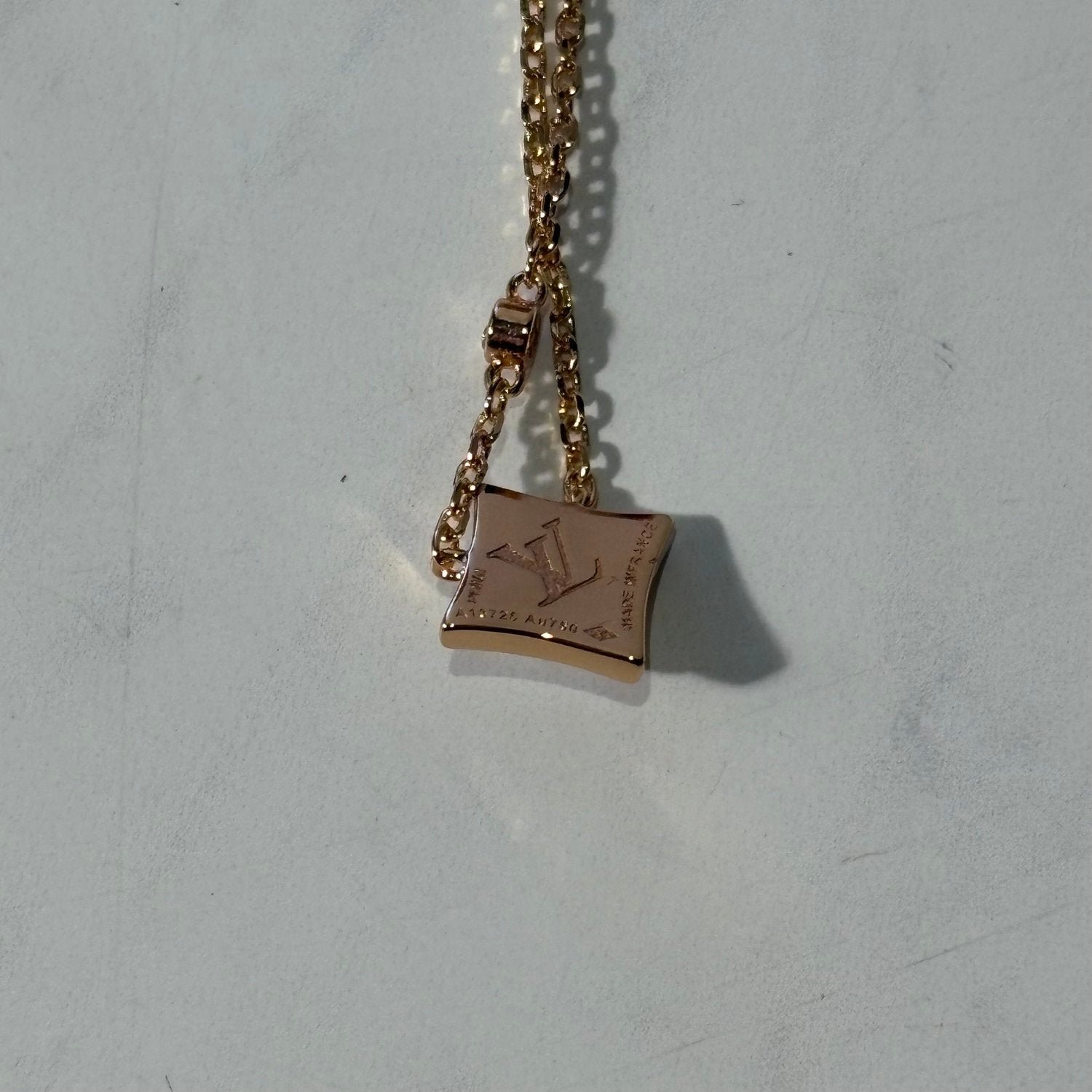 LV STAR NECKLACE - Image 2