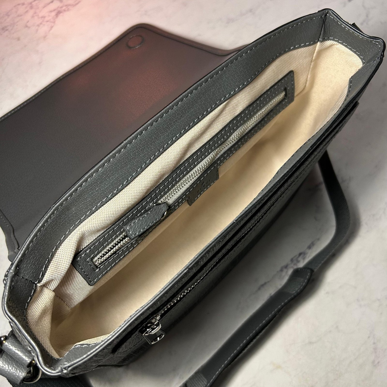GUCCI MONOGRAM PATTERN MESSENGER BAG - Image 6