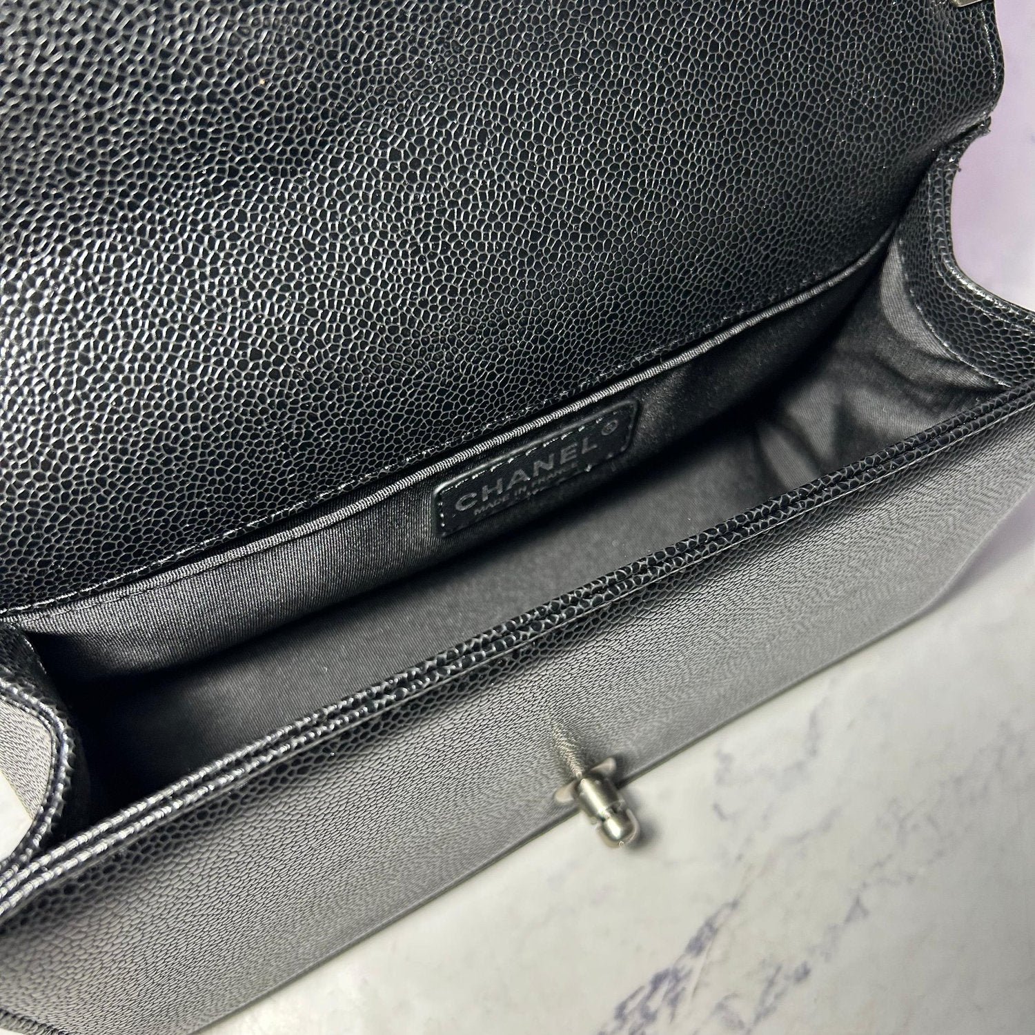 CHANEL LARGE BOY HANDBAG (2 COLOURS) - Image 11