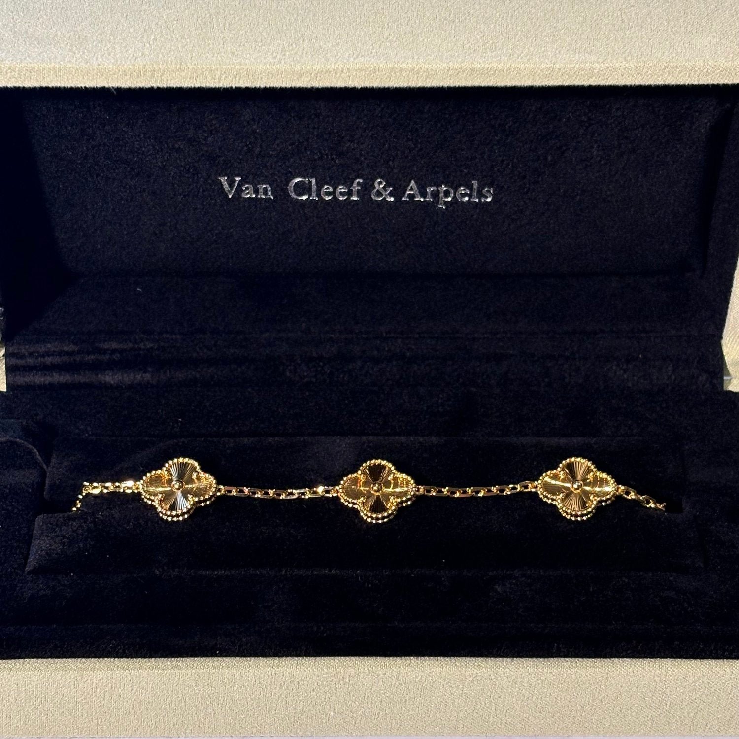 VAN CLEEF ALHAMBRA BRACELETS (16 COLOURS) - Image 33