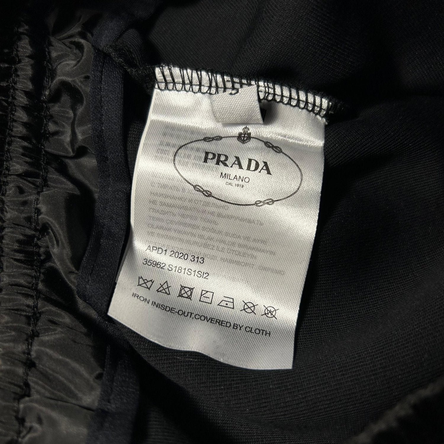 PRADA RE-NYLON SHORTS (SIZE S-XL) - Image 5