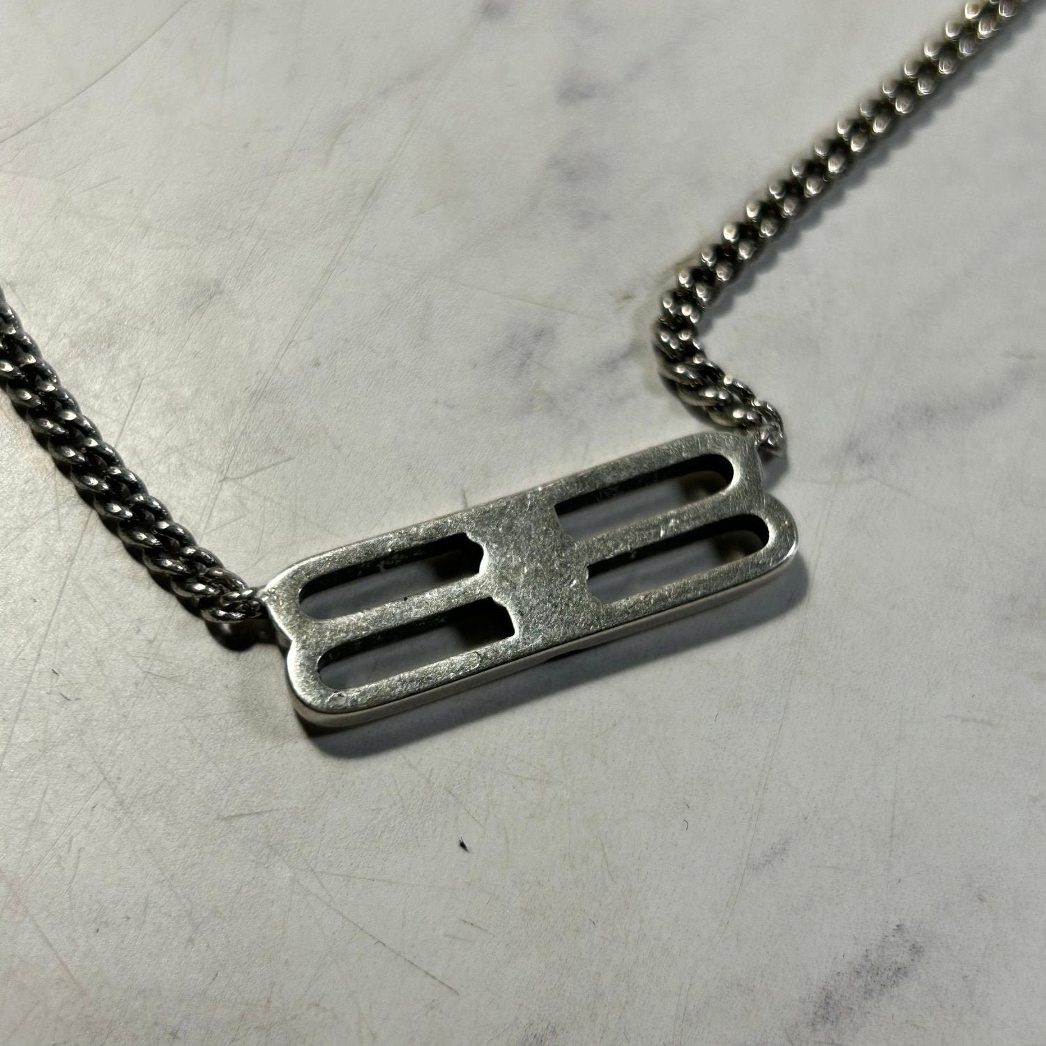 BALENCIAGA BB ICON GOURMETTE NECKLACE - Image 3