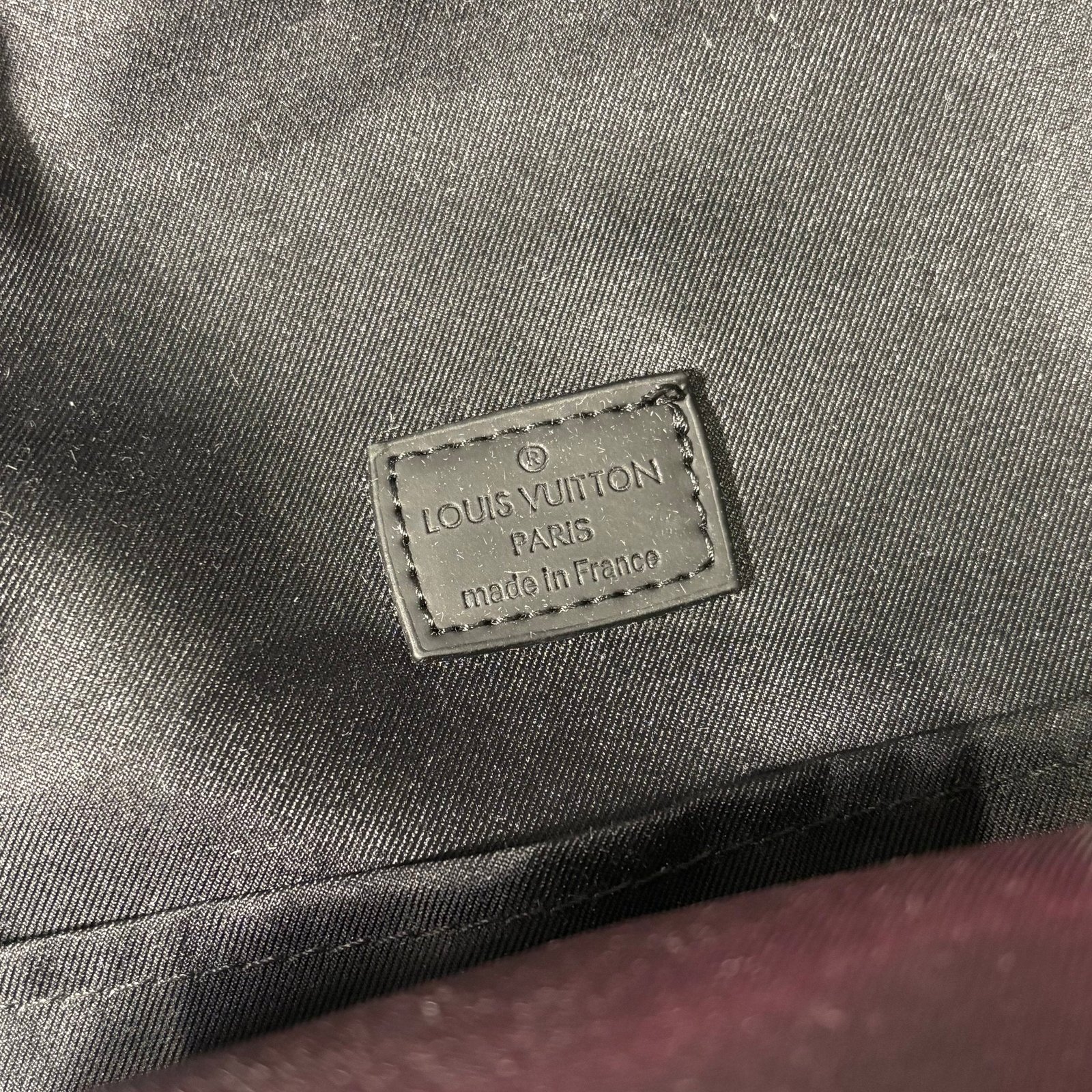 LV AVENUE SLING BAG - Image 7