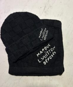 Alternative view of LV BEANIE & SCARF SET