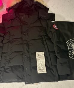 CANADA GOOSE WYNDHAM COAT (SIZE S-XL)