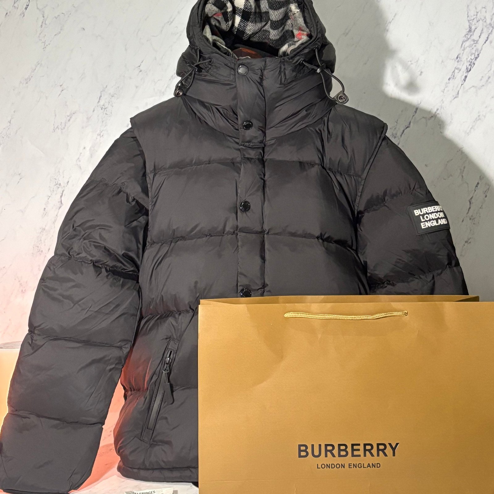 BURBERRY PUFFER JACKET (DETACHABLE ARMS) - Image 4